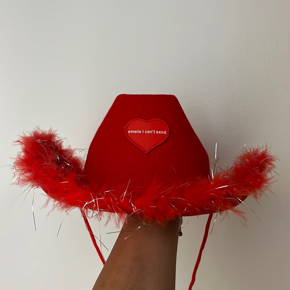 Sabrina Carpenter Emails I Can’t Send Cowboy Hat